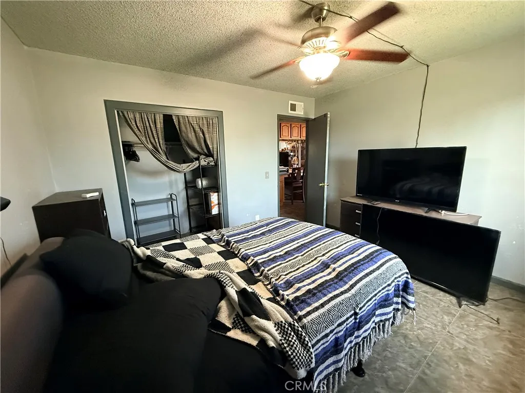 18837 6th, Bloomington, California 92316 home-pic-28