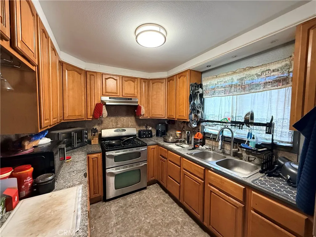 18837 6th, Bloomington, California 92316 home-pic-23