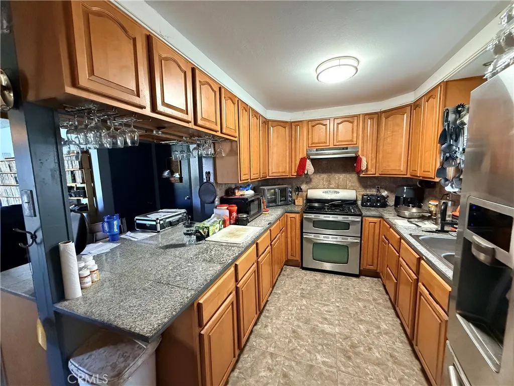 18837 6th, Bloomington, California 92316 home-pic-22