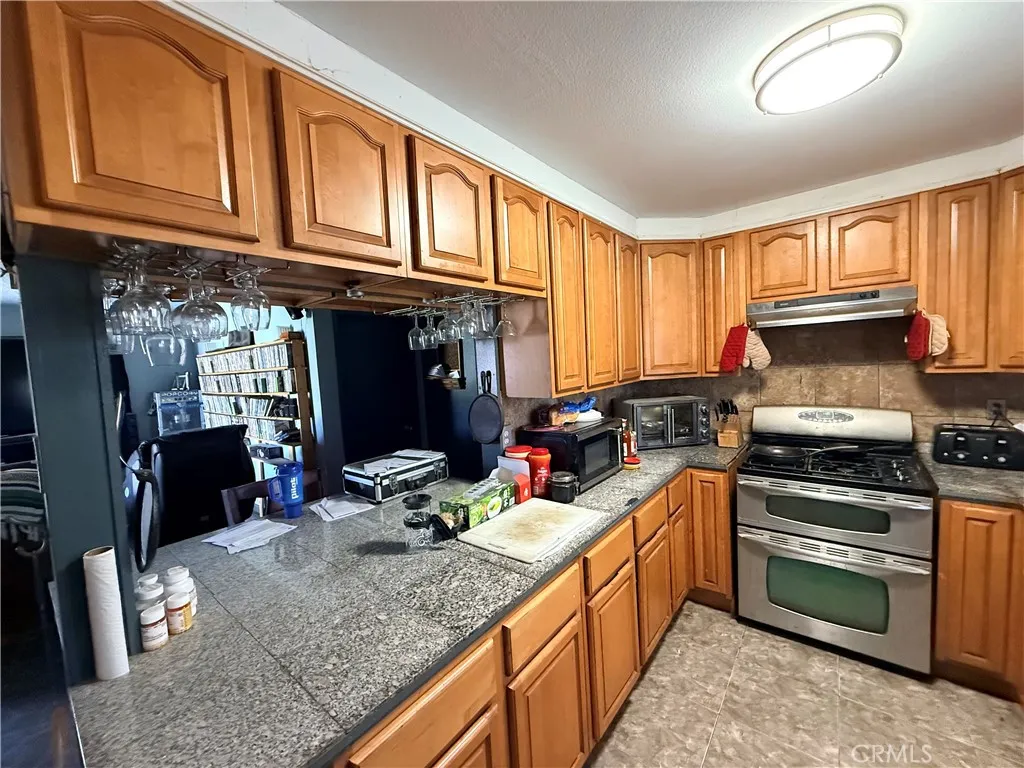 18837 6th, Bloomington, California 92316 home-pic-24