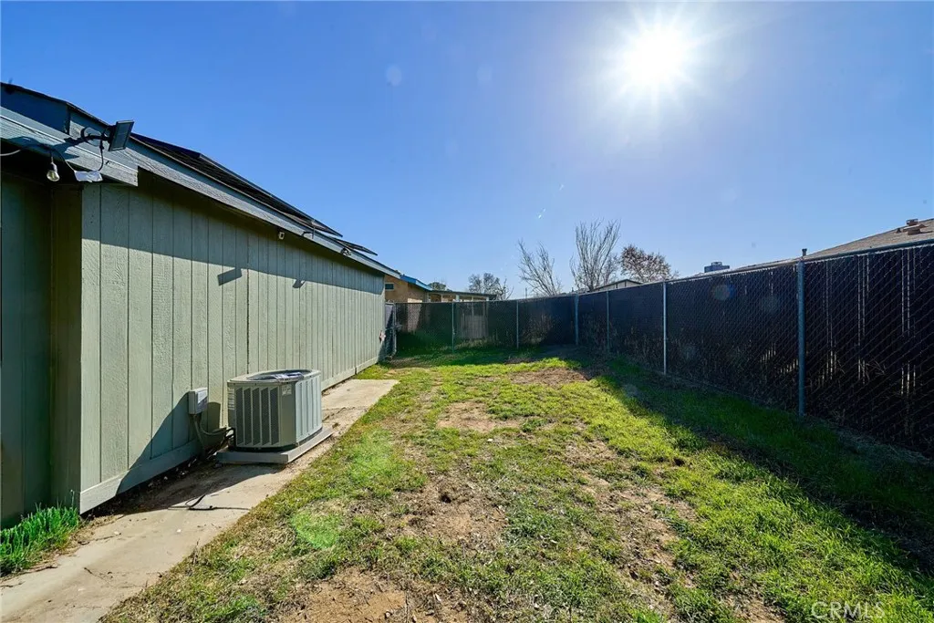  Right side yard