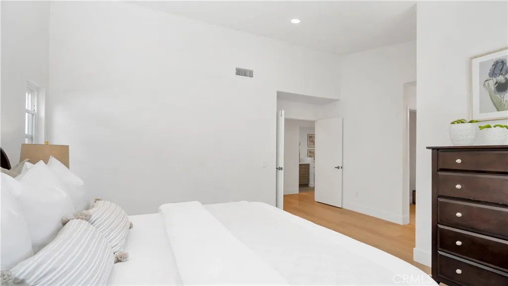 22 Yorktown, Irvine, California 92620 home-pic-25