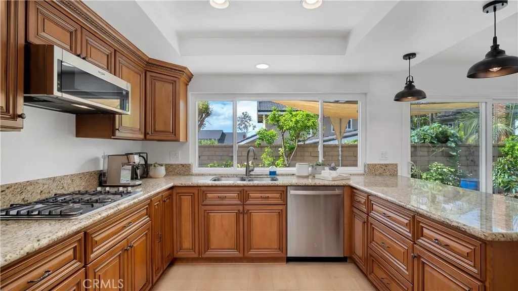 22 Yorktown, Irvine, California 92620 home-pic-17