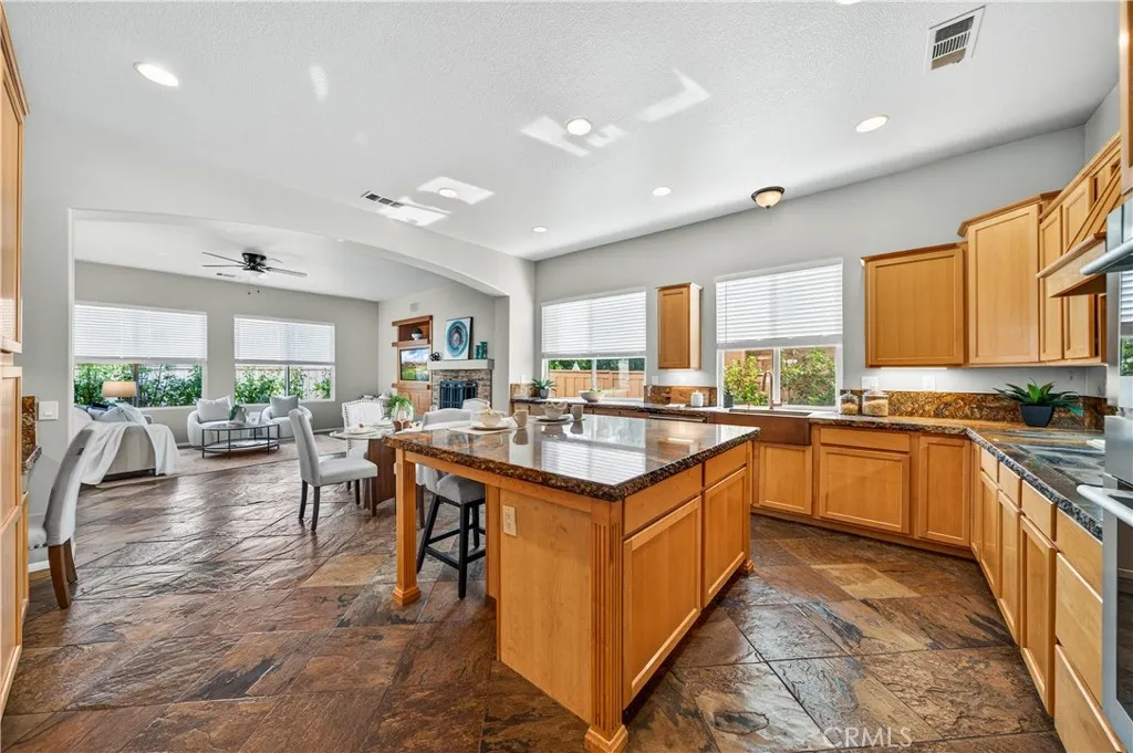 43922 Carentan, Temecula, California 92592 home-pic-12
