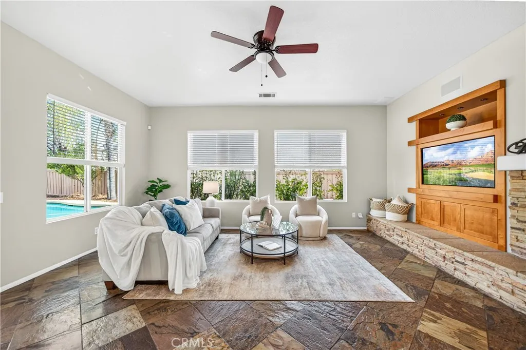 43922 Carentan, Temecula, California 92592 home-pic-16