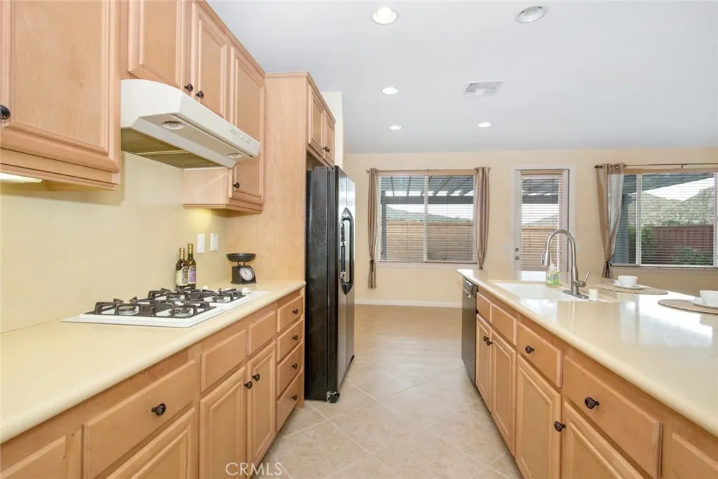 8172 Parry, Hemet, California 92545 home-pic-14