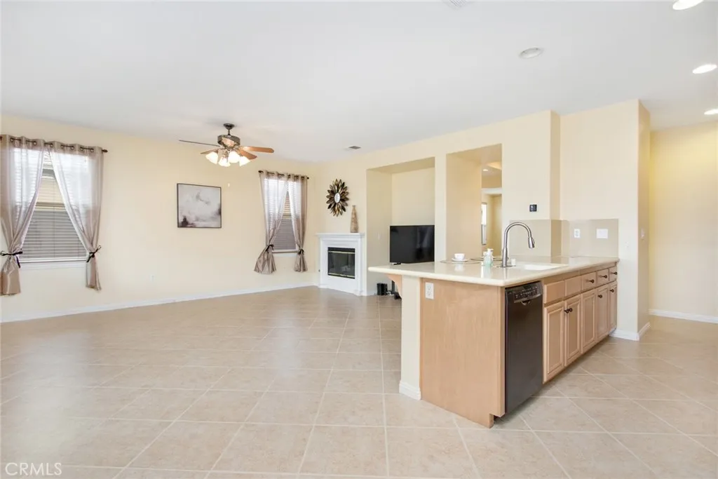 8172 Parry, Hemet, California 92545 home-pic-13