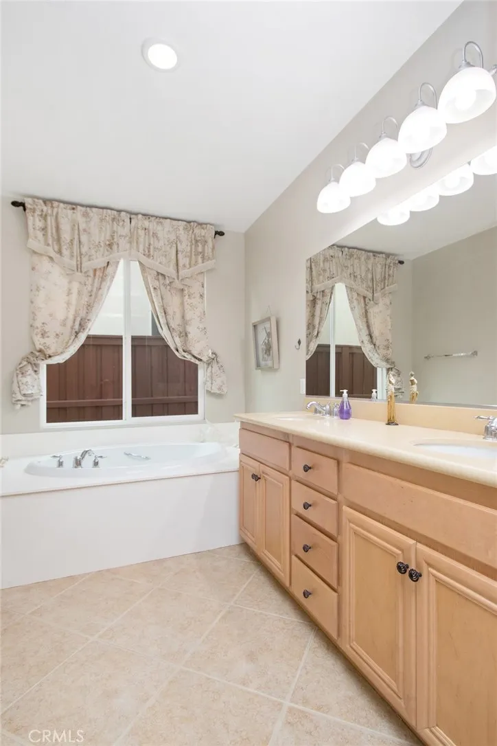 8172 Parry, Hemet, California 92545 home-pic-24