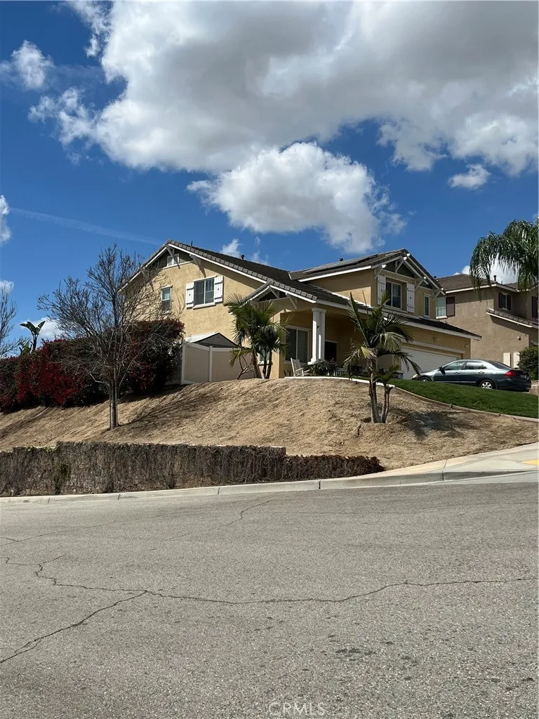 240 Cisneros Court, Colton, California 92324 home-pic-2