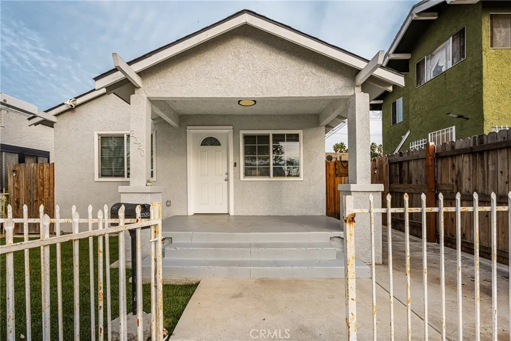2320 Locust, Long Beach, California 90806 home-pic-3