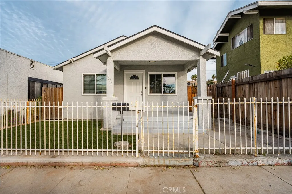2320 Locust, Long Beach, California 90806 home-pic-1