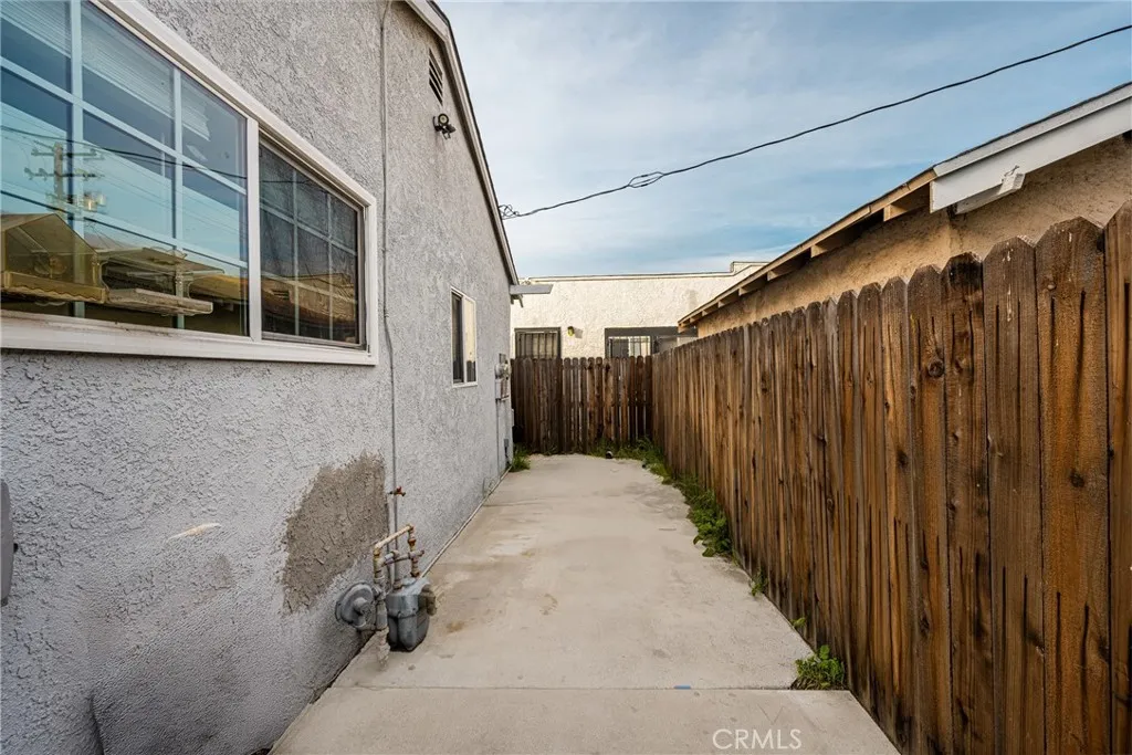2320 Locust, Long Beach, California 90806 home-pic-16