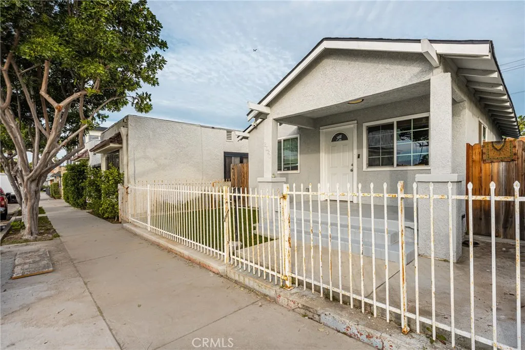 2320 Locust, Long Beach, California 90806 home-pic-2