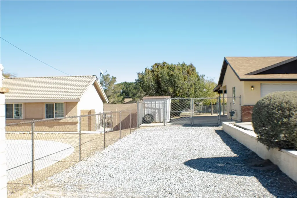 7407 Kenyon, Hesperia, California 92345 home-pic-3