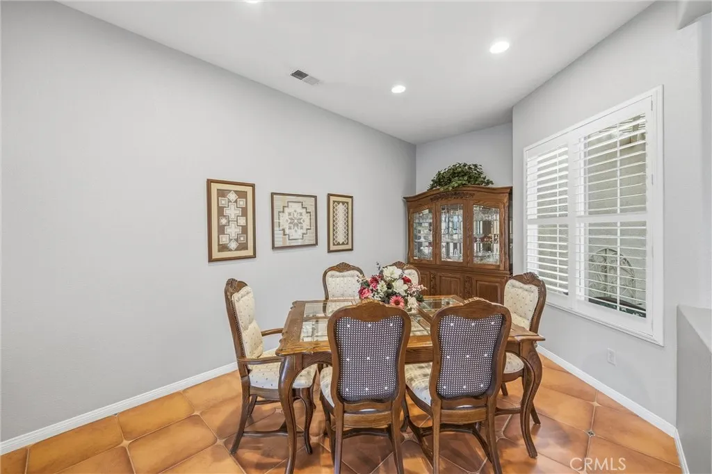 2027 Melbourne Circle, Banning, California 92220 home-pic-10