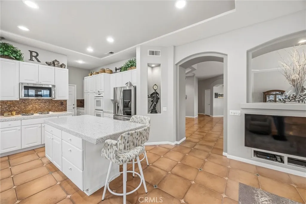 2027 Melbourne Circle, Banning, California 92220 home-pic-17