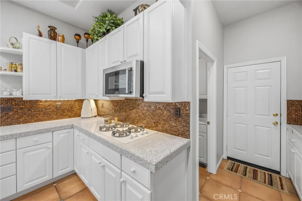 2027 Melbourne Circle, Banning, California 92220 home-pic-20