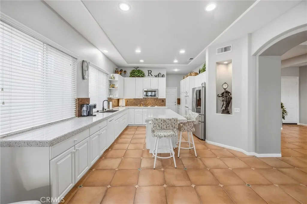2027 Melbourne Circle, Banning, California 92220 home-pic-16
