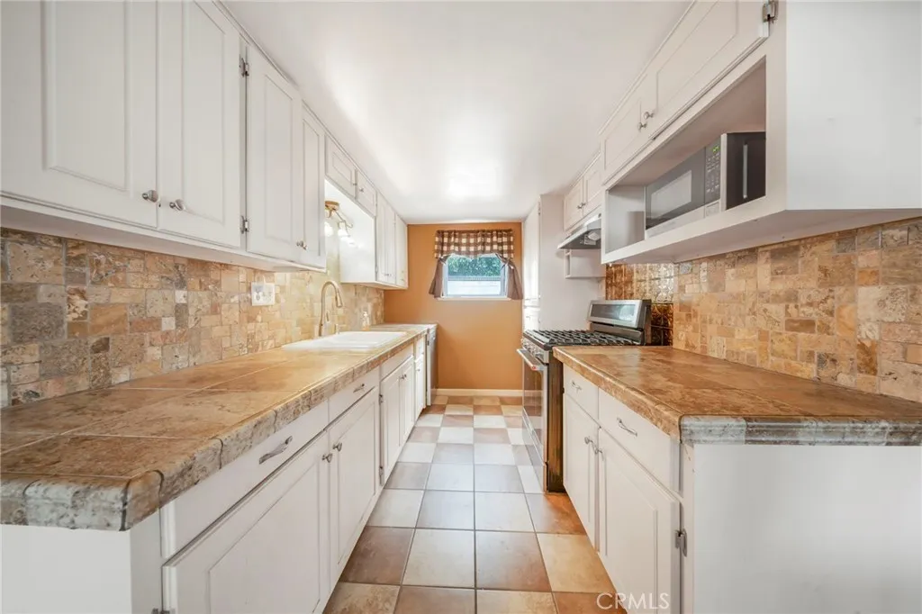 17934 E Laxford Road, Azusa, California 91702 home-pic-3