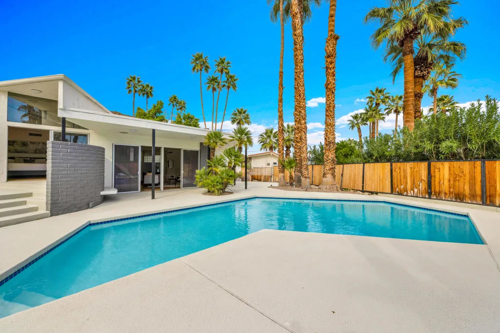345 W Crestview Drive, Palm Springs, California 92264 home-pic-1