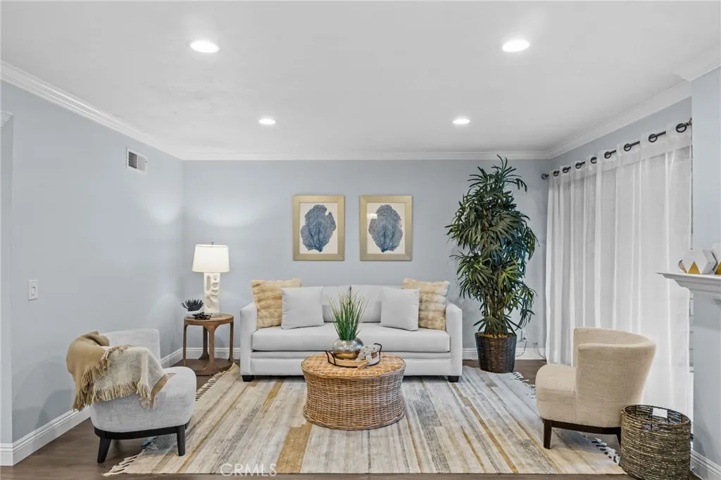 2504 E Willow Street 101, Signal Hill, California 90755 home-pic-2