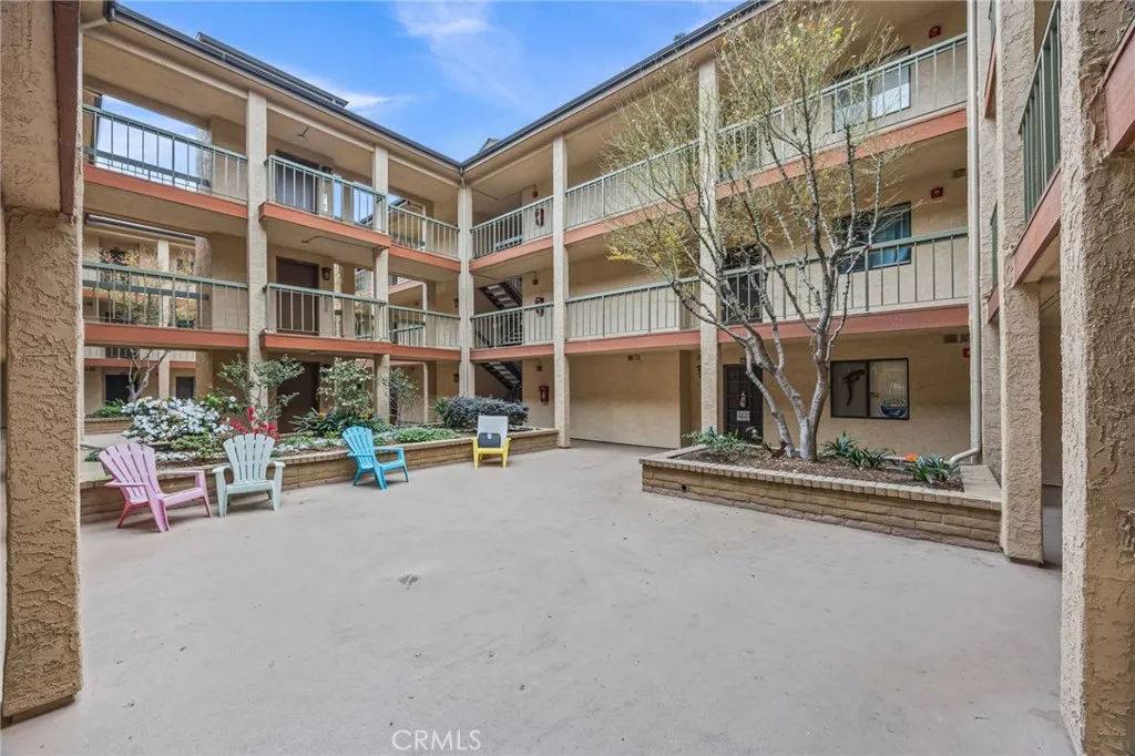 2504 E Willow Street 101, Signal Hill, California 90755 home-pic-25