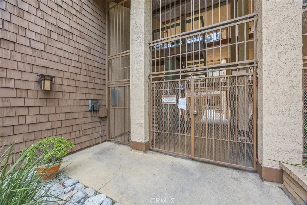 2504 E Willow Street 101, Signal Hill, California 90755 home-pic-26