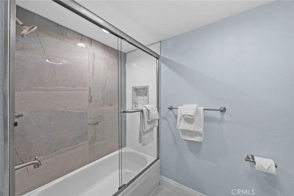 2504 E Willow Street 101, Signal Hill, California 90755 home-pic-13