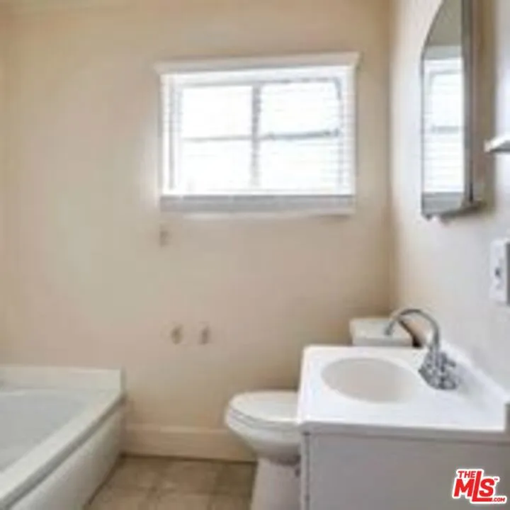 4063 Abourne Road B, Los Angeles, California 90008 home-pic-9