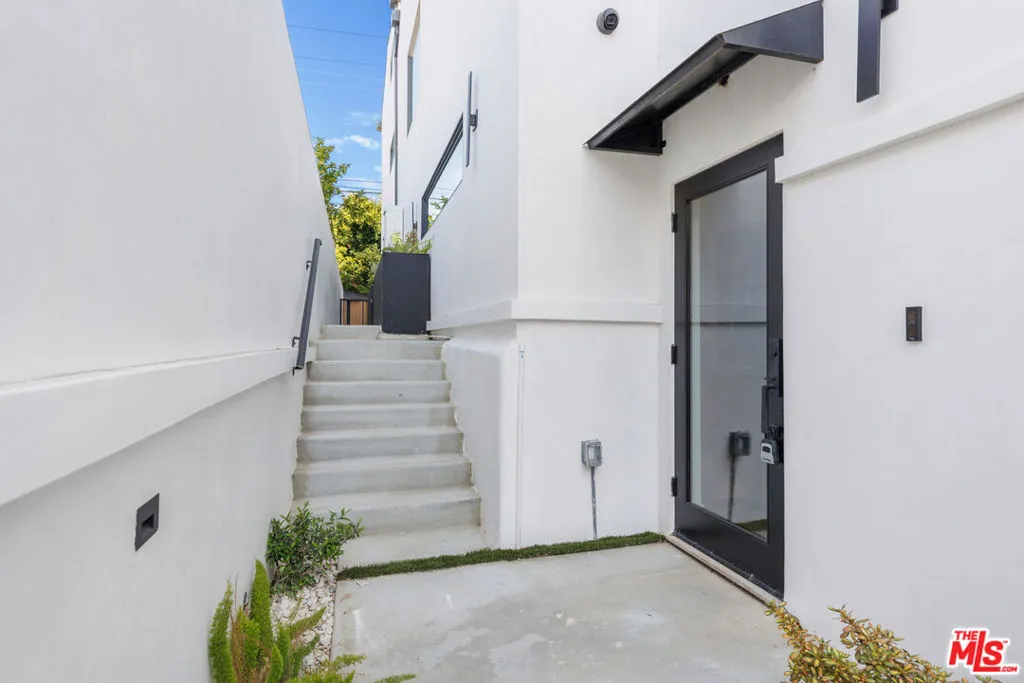 658 California Avenue, Venice, California 90291 home-pic-32