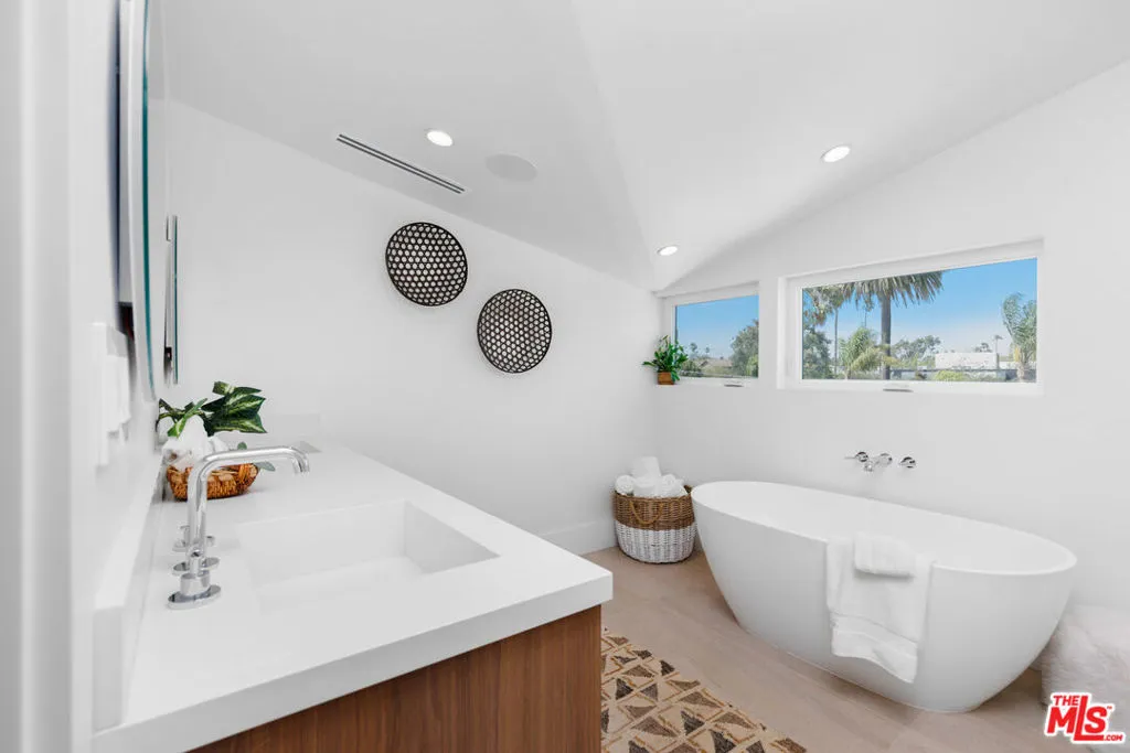 658 California Avenue, Venice, California 90291 home-pic-21