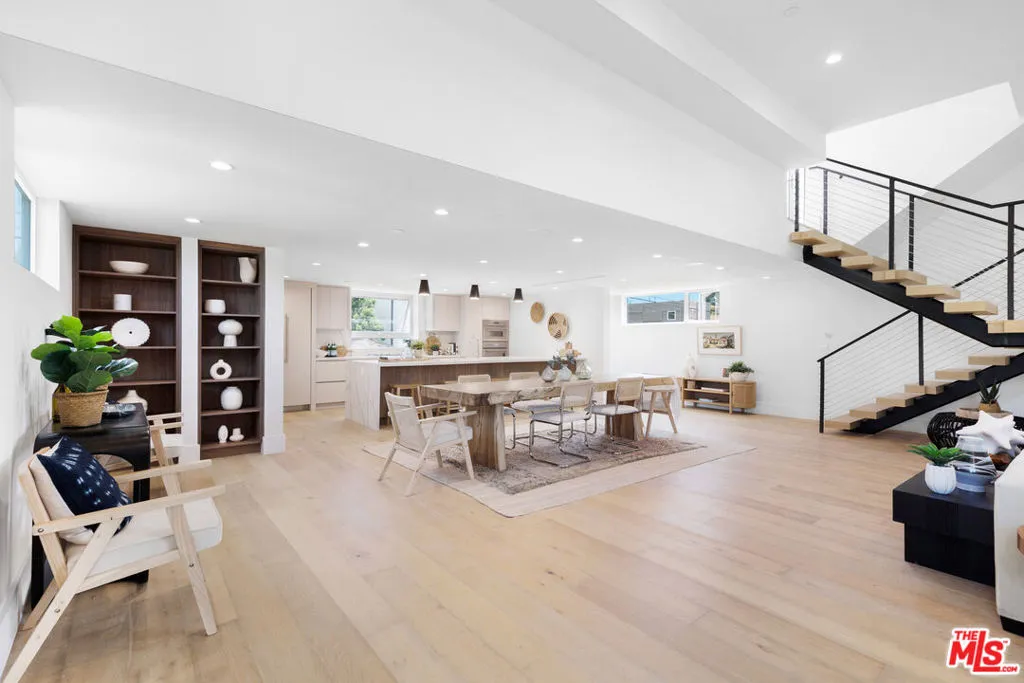 658 California Avenue, Venice, California 90291 home-pic-2