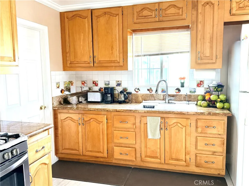 2656 Cimarron Street, Los Angeles, California 90018 home-pic-9