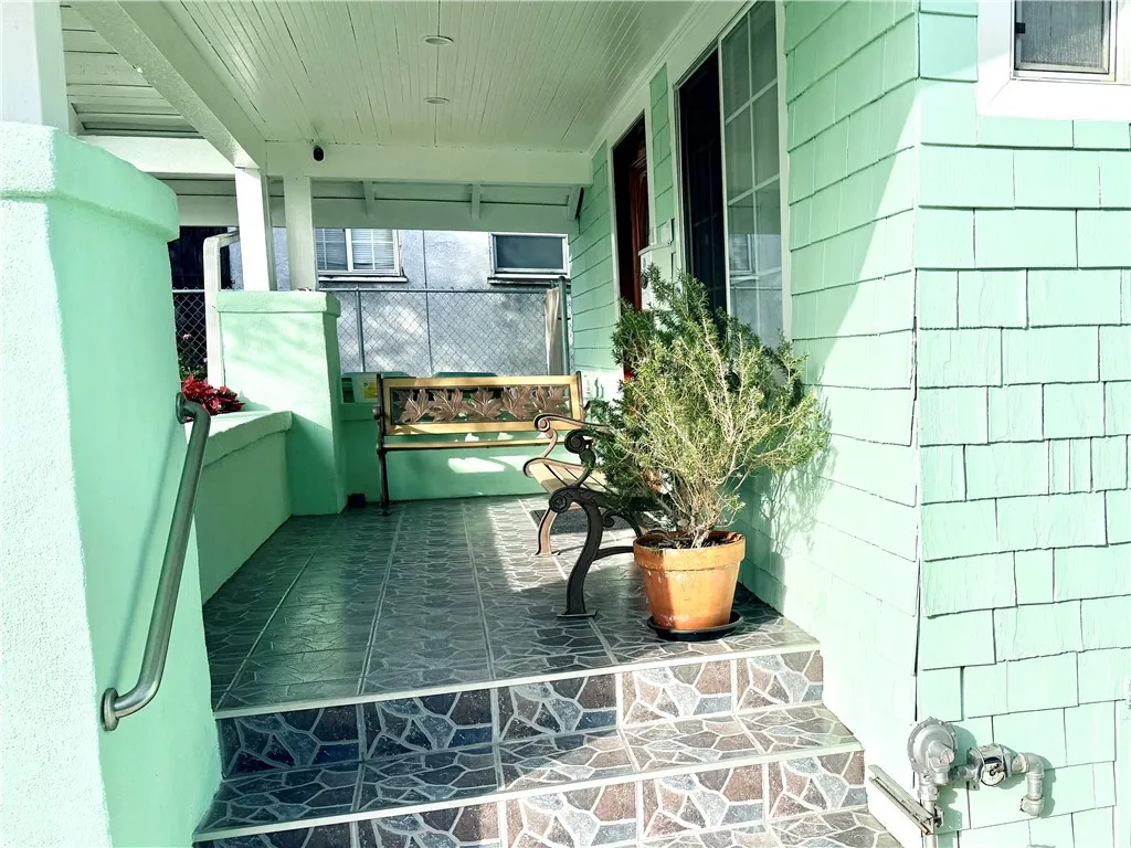 2656 Cimarron Street, Los Angeles, California 90018 home-pic-4