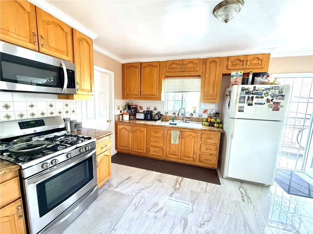 2656 Cimarron Street, Los Angeles, California 90018 home-pic-10