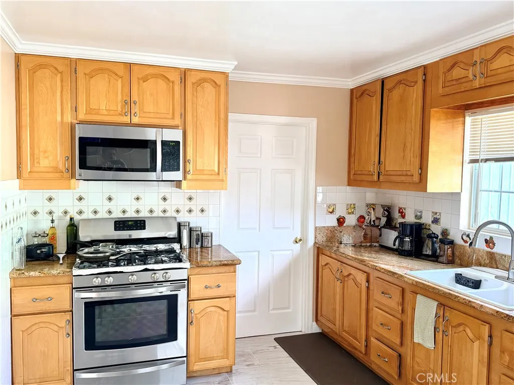 2656 Cimarron Street, Los Angeles, California 90018 home-pic-14