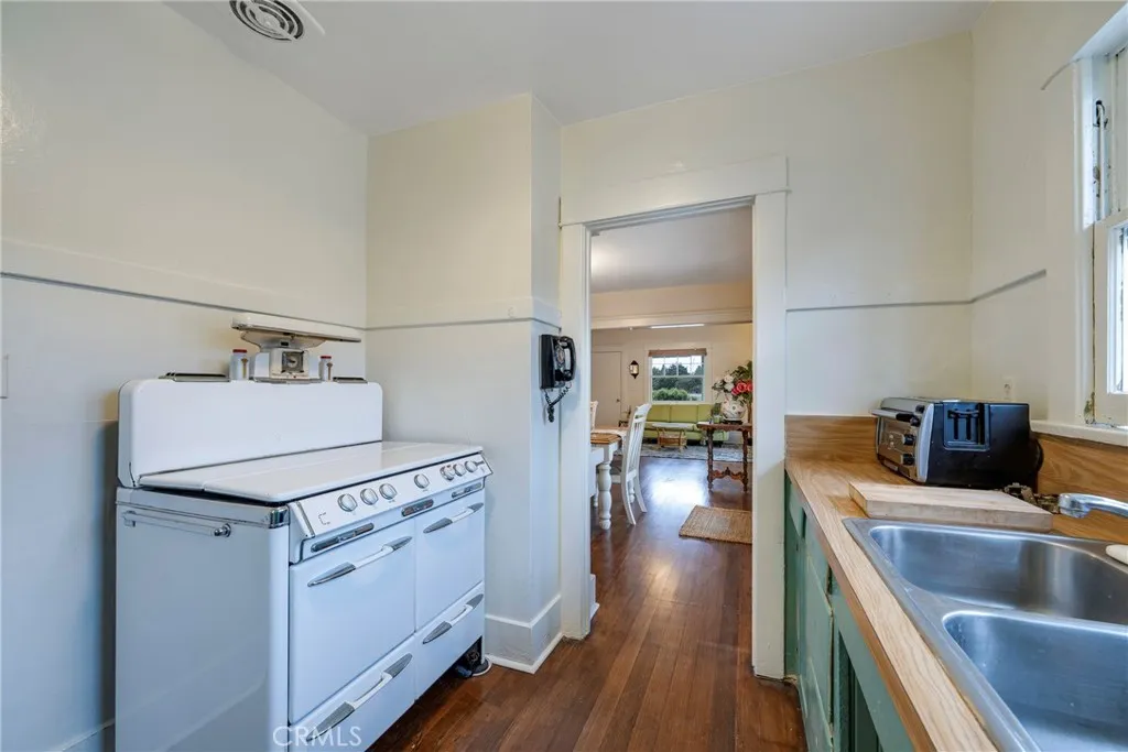 1513 W Malvern, Fullerton, California 92833 home-pic-17