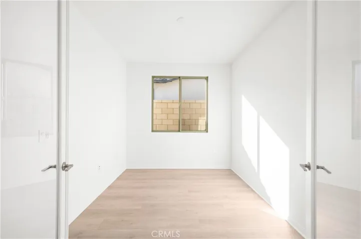 Flex Room with Glass Closing Doors