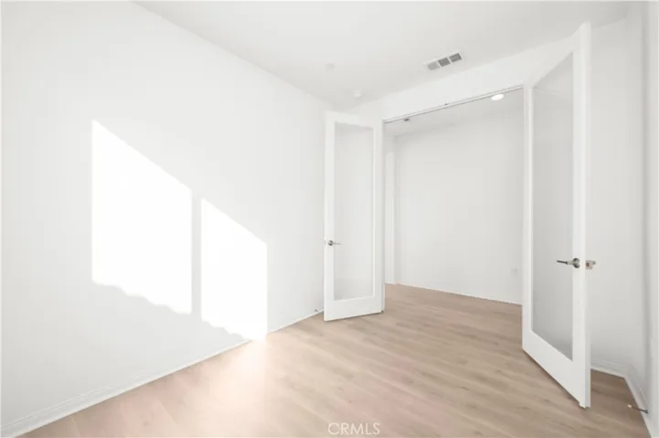 Flex Room with Glass Closing Doors