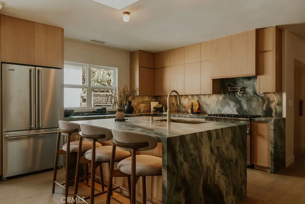 4048 Tivoli Avenue, Los Angeles, California 90066 home-pic-1