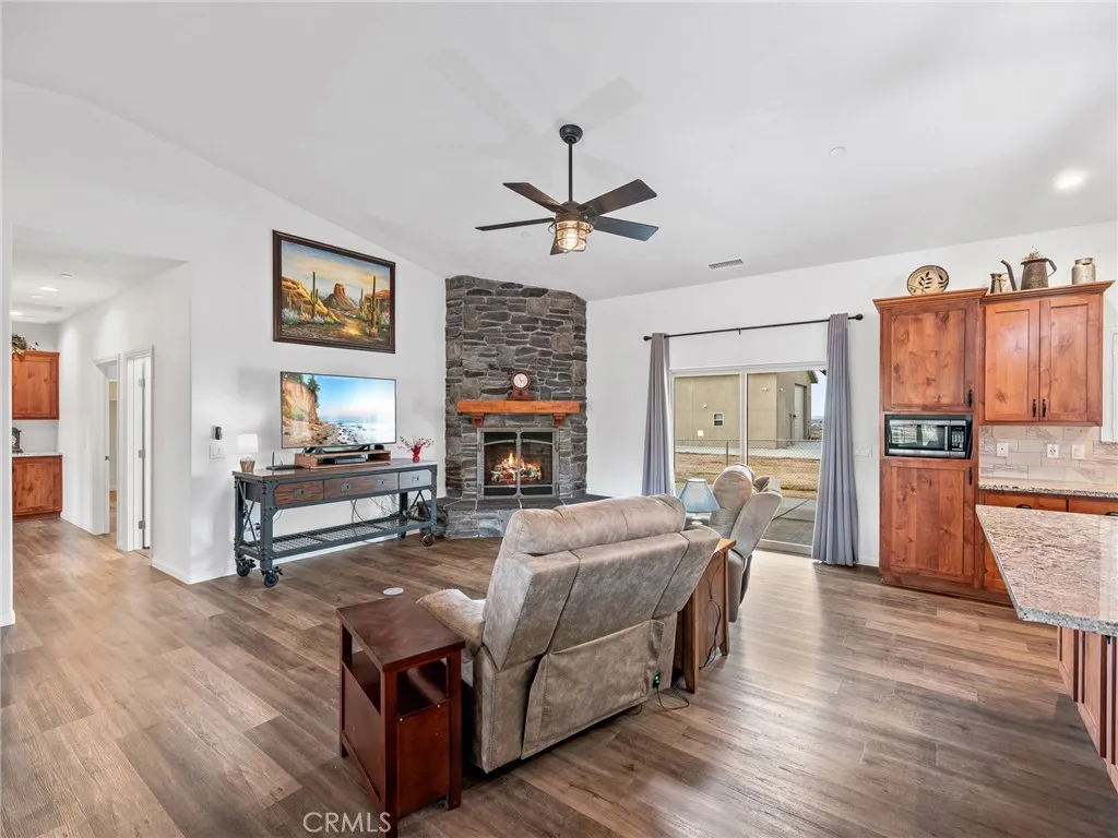 22820 Via Seco, Apple Valley, California 92308 home-pic-27