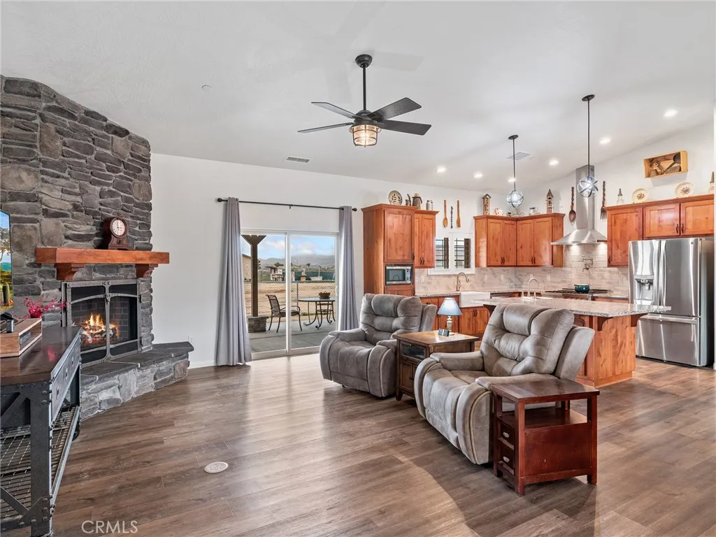 22820 Via Seco, Apple Valley, California 92308 home-pic-31