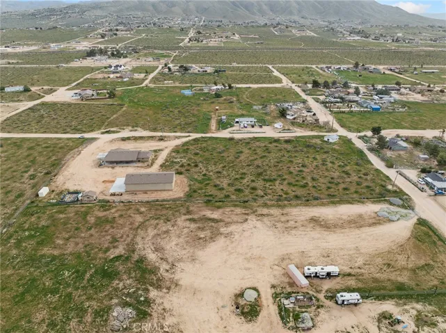 22820 Via Seco, Apple Valley, California 92308