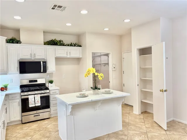 13953 Tawney Ridge Ln, Victorville, California 92394