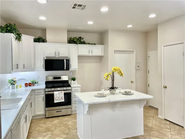13953 Tawney Ridge Ln, Victorville, California 92394
