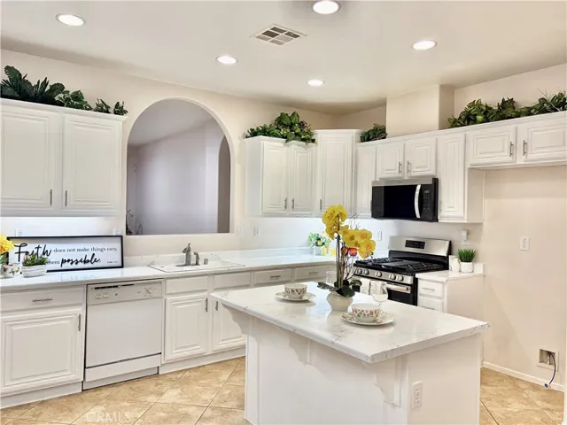 13953 Tawney Ridge Ln, Victorville, California 92394