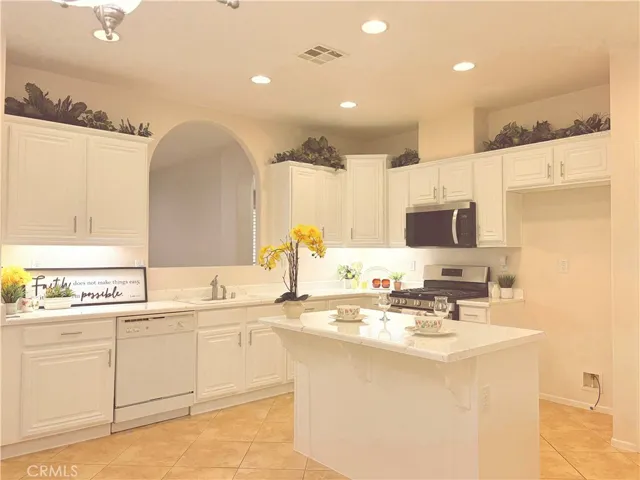 13953 Tawney Ridge Ln, Victorville, California 92394