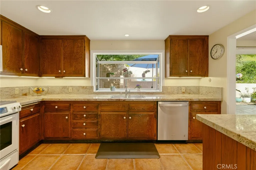 2217 Crescent, Montrose, California 91020 home-pic-9