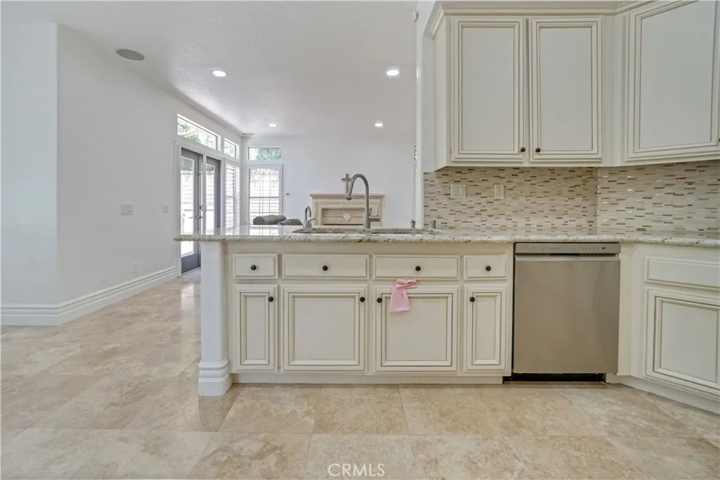 25792 Maple View Drive, Laguna Hills, California 92653 home-pic-9