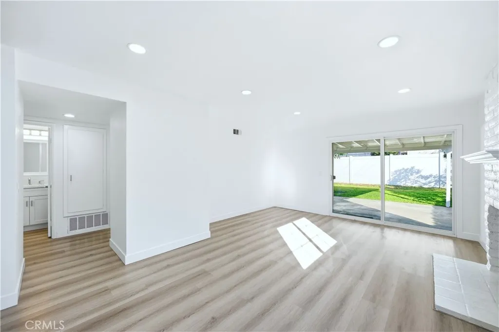 1021 E Gaillard Street, Azusa, California 91702 home-pic-4